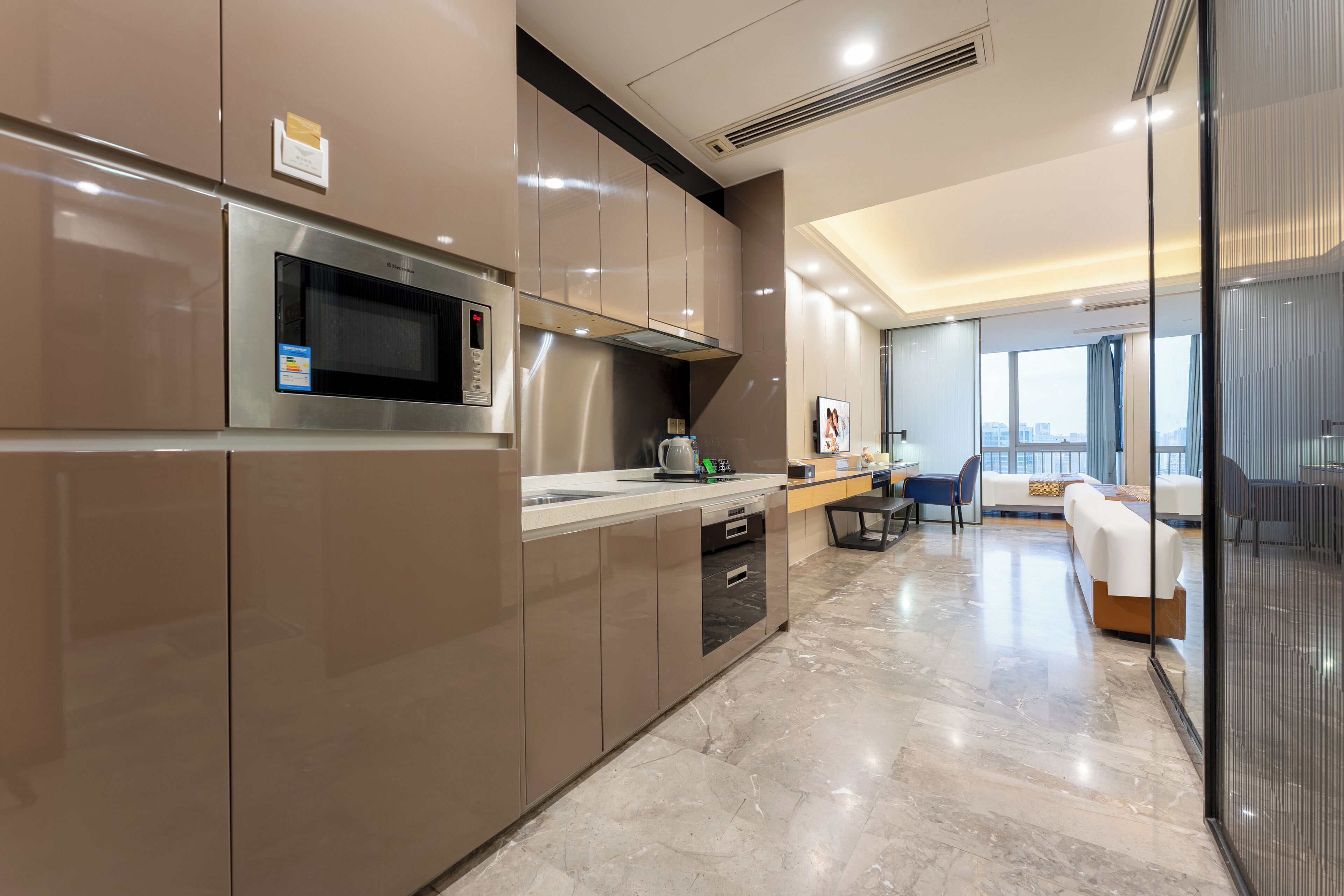 Senior Triple Room, Multiple Beds, City View | Private kitchen | Fridge, microwave, stovetop, electric kettle