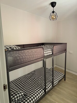 WiFi, bed sheets