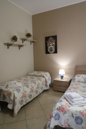 1 Schlafzimmer, Schreibtisch, Reisekinderbett, kostenloses WLAN