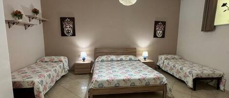 1 chambre, bureau, lit parapluie, Wi-Fi gratuit