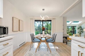 Luxury House (2 Bedrooms) | View from room - @ Marbella Lane - Luxury Townhome 14 Min to Lumen (Bellevue)