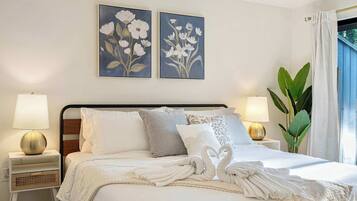 Luxury House (2 Bedrooms) | 2 bedrooms, desk, laptop workspace, iron/ironing board