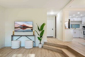 House (2 Bedrooms) | Living area | 43-inch flat-screen TV with cable channels