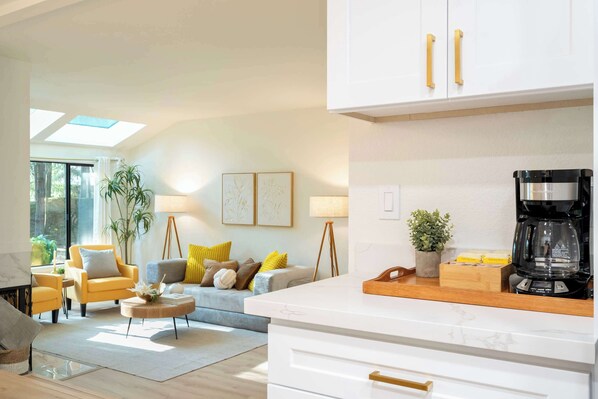 House (2 Bedrooms) | Living area | 43-inch flat-screen TV with cable channels