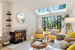 House (2 Bedrooms) | Living area | 43-inch flat-screen TV with cable channels