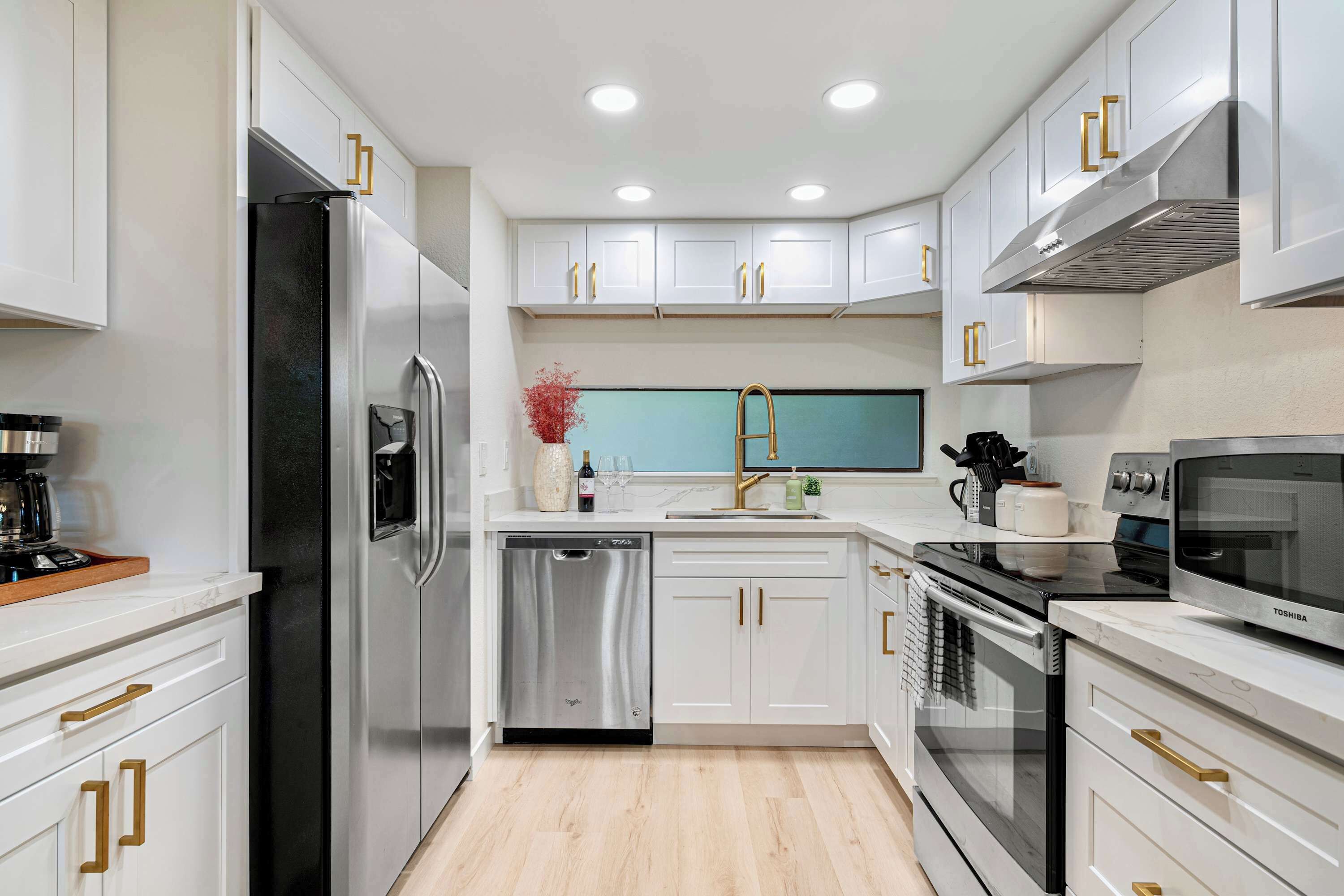 House (2 Bedrooms) | Private kitchen | Fridge, microwave, oven, coffee/tea maker