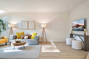 單棟房屋 (2 Bedrooms) | 客廳 | 43 吋平面電視連有線電視頻道