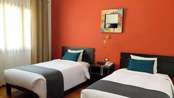 Kamar Twin | Meja kerja, ruang kerja ramah laptop, dan Wi-Fi gratis