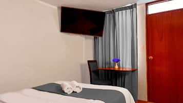 Quarto casal | Escrivaninha, espaço de trabalho para notebook, Wi-Fi de cortesia