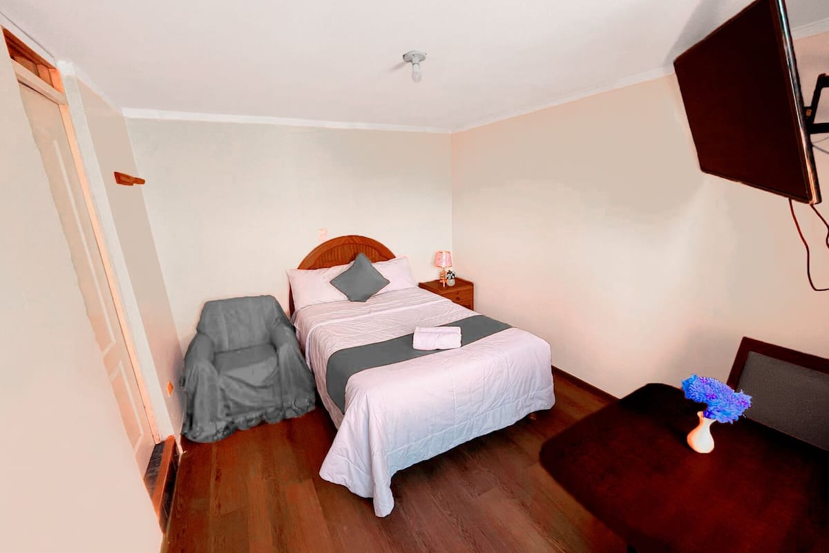 Quarto casal | Escrivaninha, espaço de trabalho para notebook, Wi-Fi de cortesia