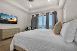 House, Multiple Beds (Golden Sands)