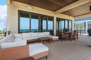 تناول الطعام بالخارج