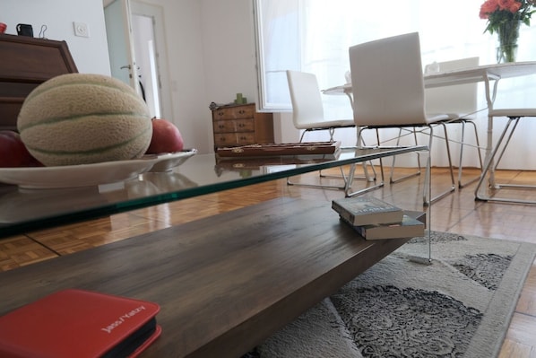 Comfort-Apartment, 2 Schlafzimmer, Terrasse, Bergblick | Wohnbereich | Drucker