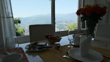 Comfort-Apartment, 2Â Schlafzimmer, Terrasse, Bergblick | Blick auf die Umgebung