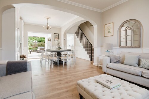 Stunning 4 Bedroom Cheltenham Townhouse
