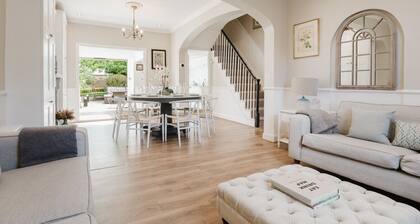 Stunning 4 Bedroom Cheltenham Townhouse