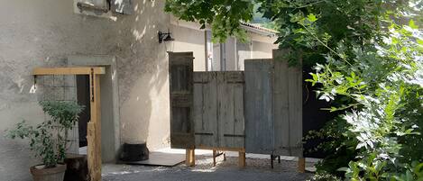 Enceinte de lâhĂ©bergement