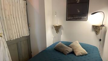 2 bedrooms, bed sheets