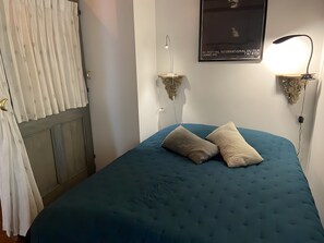 2 bedrooms, bed sheets