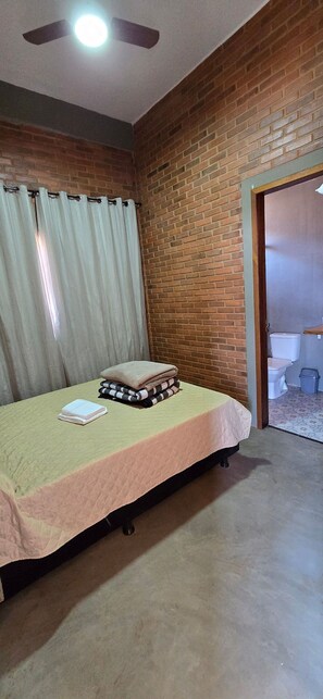 Basic Chalet | Free WiFi, bed sheets