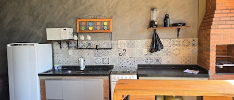 Basic Chalet | Private kitchen | Full-size fridge, microwave, oven, stovetop