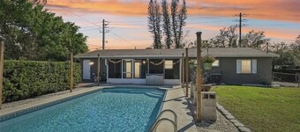 Amazing 4-bedroom fisherman's farmhouse retreat with pool, AC in sunny Palmetto