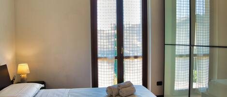 1 bedroom, iron/ironing board, bed sheets