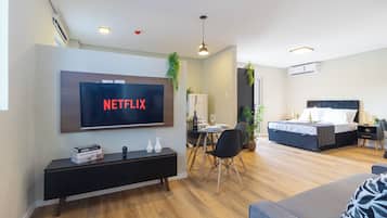 Apartamento | Área de estar | Smart TV 43 polegadas com canais digitais