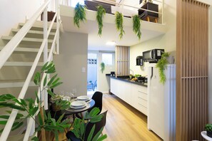 Appartamento Comfort | Area soggiorno | Smart TV 43 pollici con canali digitali