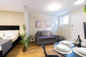 Apartamento | Zona de estar | Smart TV de 43 pulgadas con canales digitales