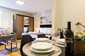 Classic Apartment | Dining room