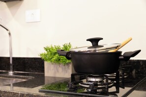 Classic Apartment | Private kitchen | Fridge, microwave, espresso maker, coffee/tea maker