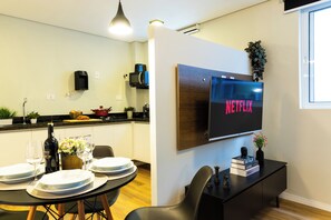 Traditional Apartment | Desk, laptop workspace, blackout curtains, iron/ironing board - Moderno no Gonzaga - Vila Belmiro  (Santos)