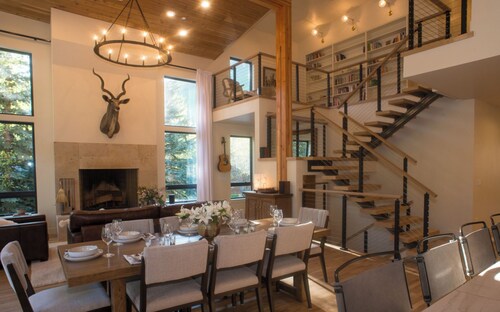 Beautiful Mountain Modern Home with well equipped kitchen. Perfect for families.