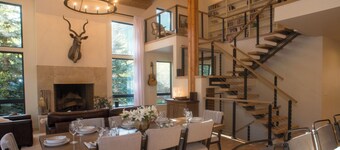 Beautiful Mountain Modern Home with well equipped kitchen. Perfect for families.