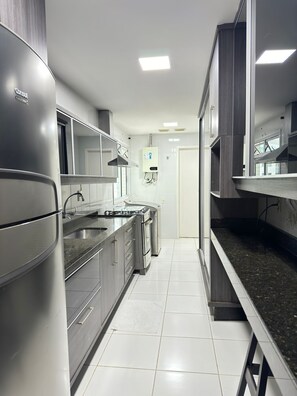 Deluxe Apartment, Lanai, Sea View | Private kitchen - PRAIA DO FORTE ALTO LUXO  (Cabo Frio)