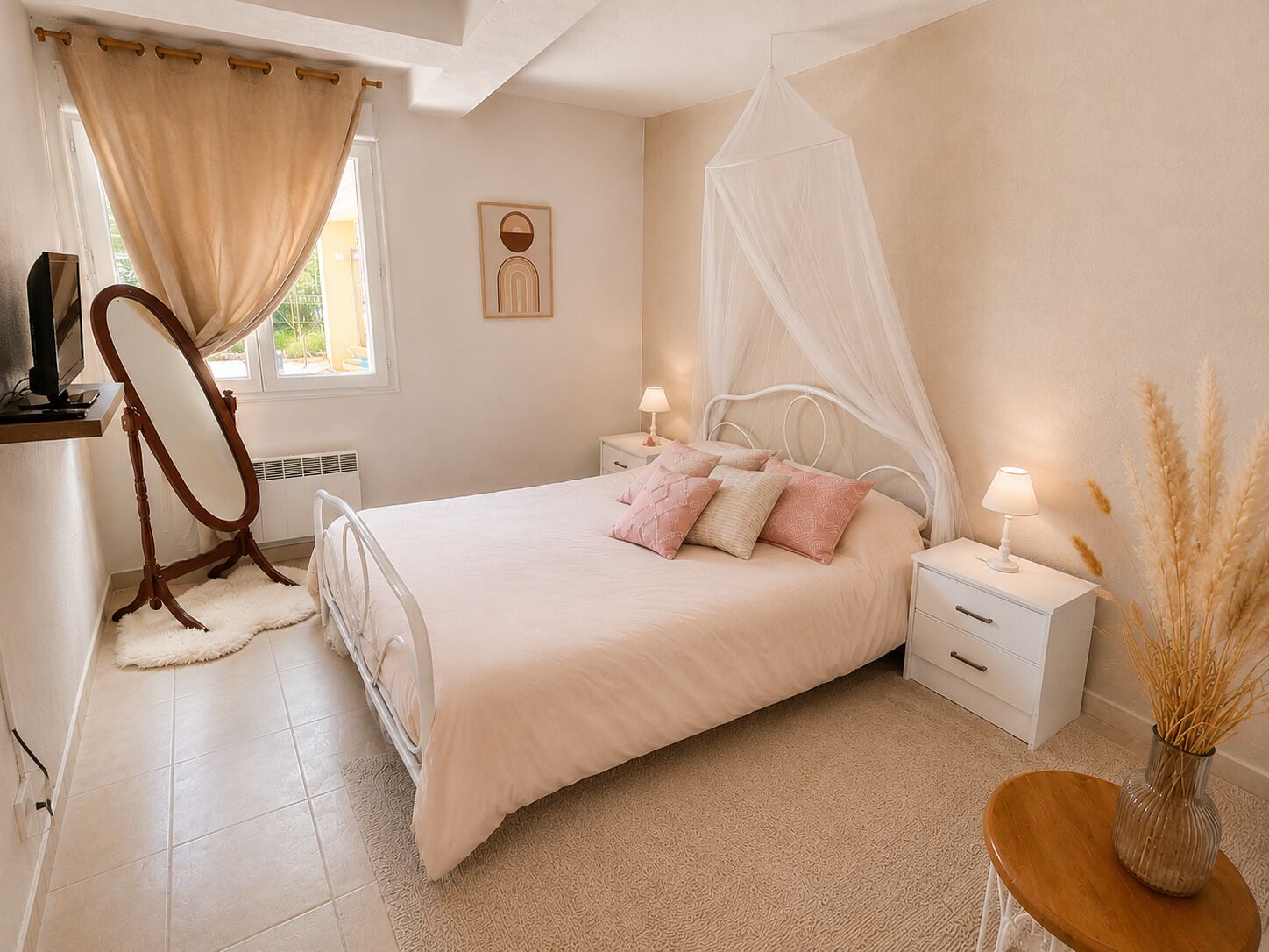 2 bedrooms, iron/ironing board, WiFi