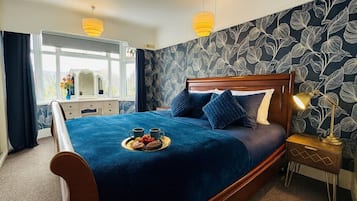 Iron/ironing board, free WiFi, bed sheets