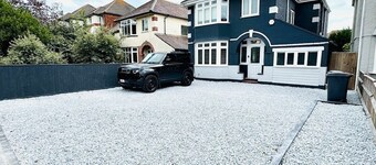 4BR - Hot Tub - BBQ - Garden -Beach-Cinema-Parking