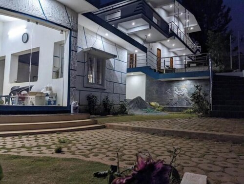 Kathiresan's Diamond hill view cottage