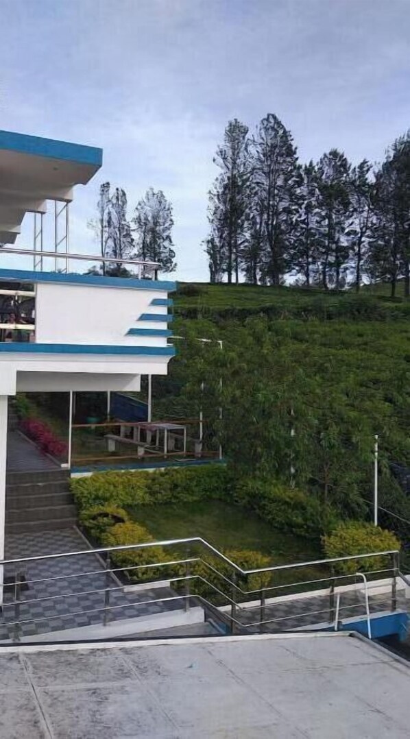 Property grounds - Kathiresan's Diamond hill view cottage (Ooty)