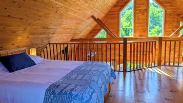 Casa Confort, balcón, vista al jardín | Ropa de cama de alta calidad y tabla de planchar con plancha