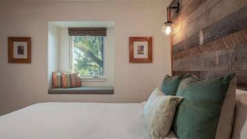 3 soverom, skrivebord, wi-fi (inkludert) og sengetøy