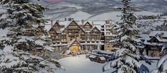 ! RITZ SKI-IN/SKI-OUT ULTRA-LUXE KING STUDIO W/KITCHEN & SOFABED BEST APRES SKI!