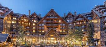 RITZ ULTRA-LUXE STUDIO W/KITCHEN & SOFA BED. SKI-IN/SKI-OUT FUN APRES SKI SCENE!