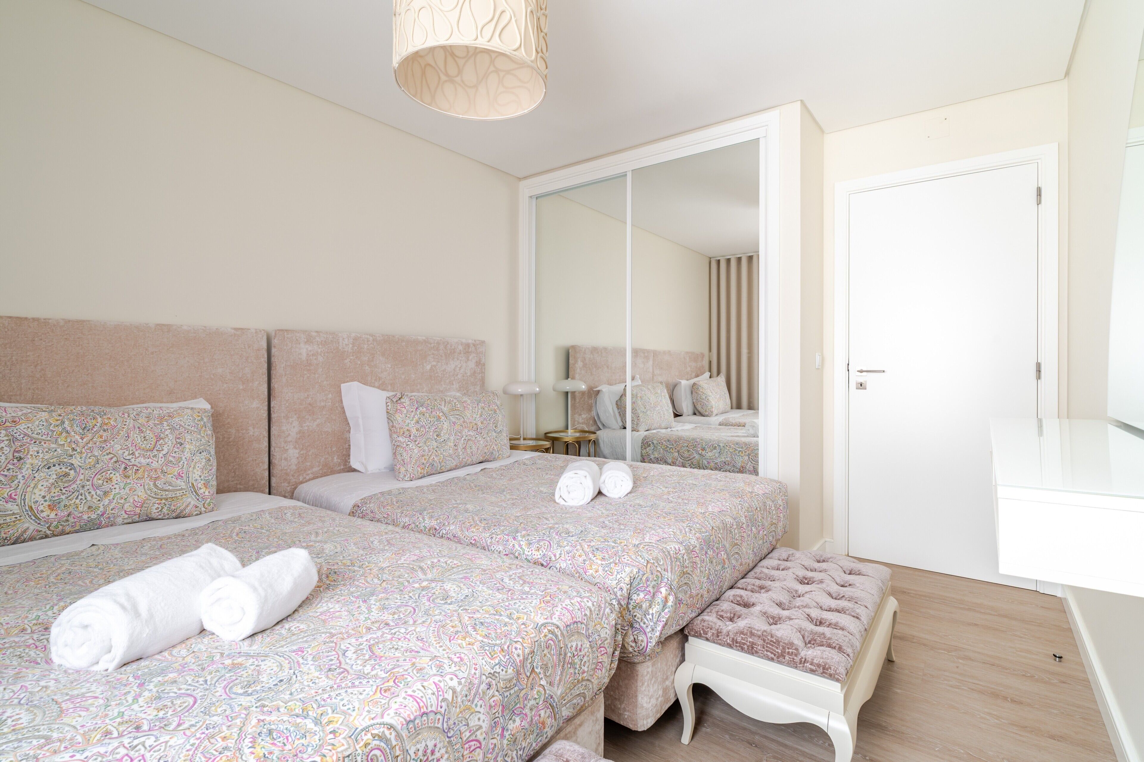 2 chambres, fer et planche à repasser, Wi-Fi, draps fournis