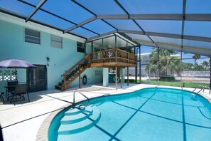 House, Multiple Beds (Seashell Blue) | Pool