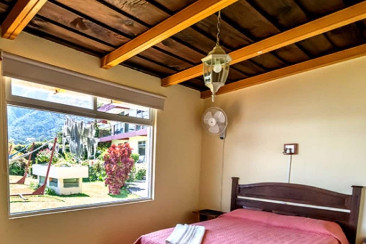 Deluxe Room | In-room safe, iron/ironing board, WiFi (free)
