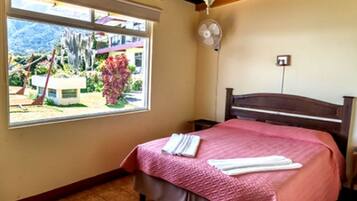 Coffres-forts dans les chambres, fer et planche Ă repasser