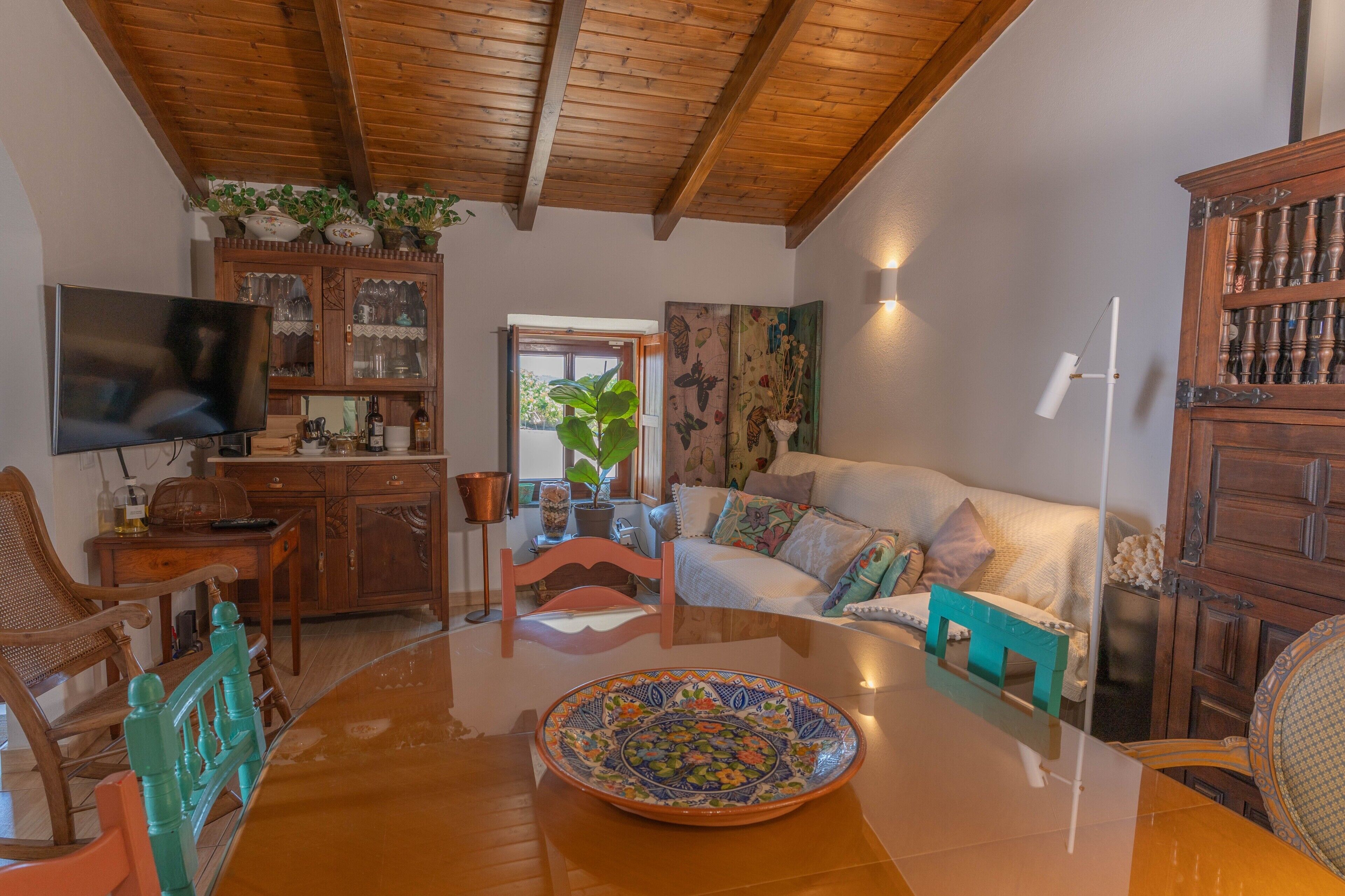 Tv och ett bordtennisbord